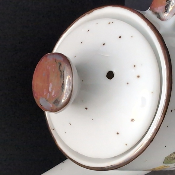 VGT,Klassen Giftware Sakatoon Ceramic Teapot with Wild Strawberry Pattern. - Picture 3 of 11